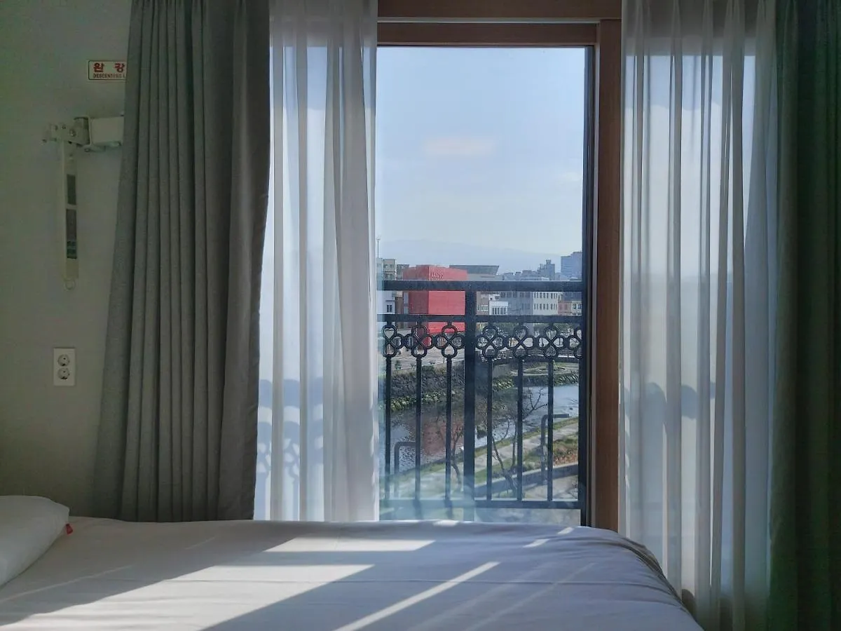 Hotel Bed Radio Dongmoon Jeju