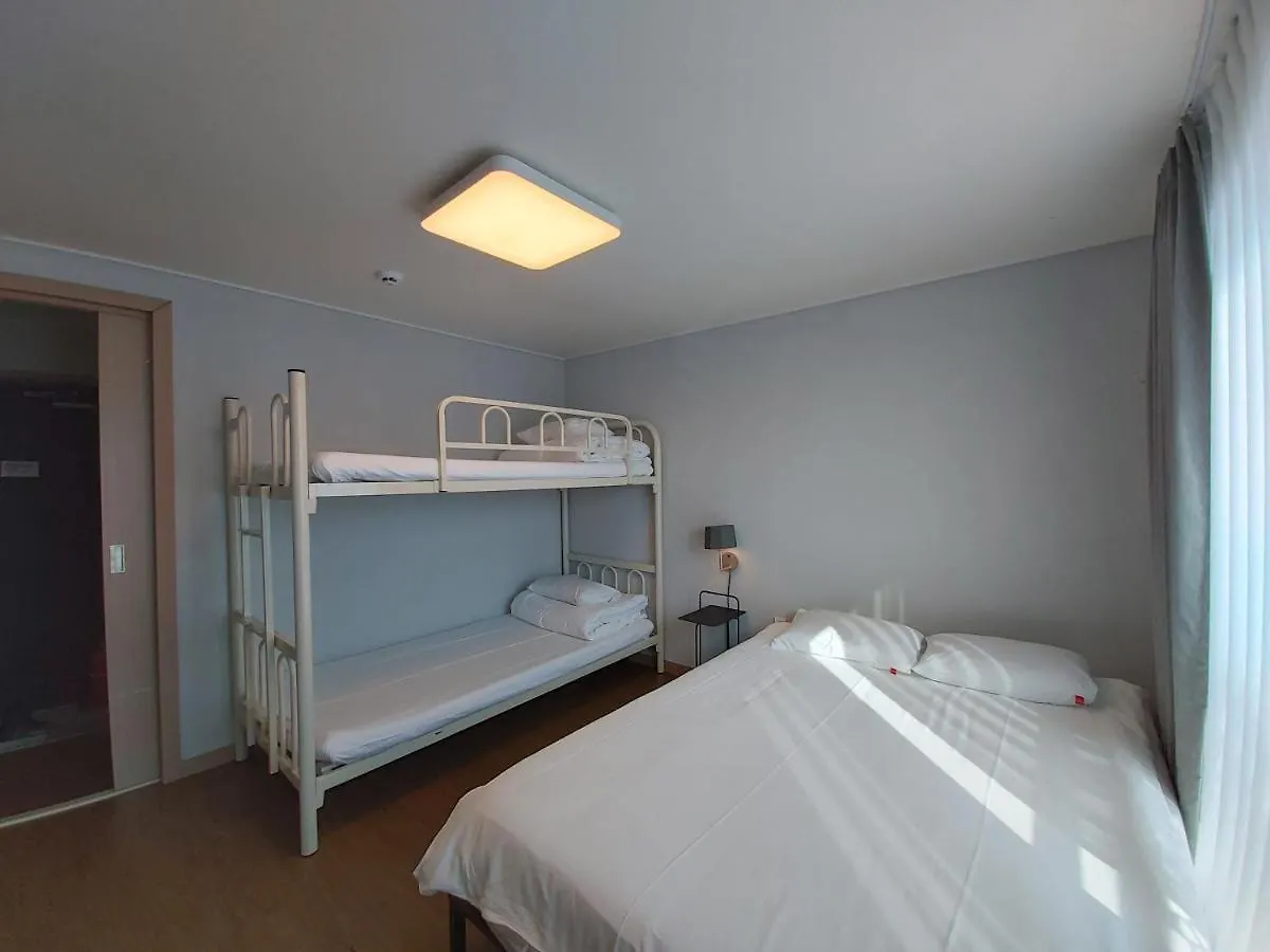 Hotel Bed Radio Dongmoon Jeju 2*,  Corea del Sud
