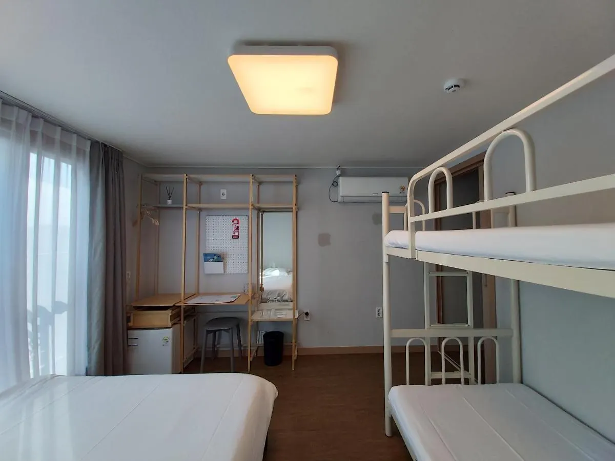 Hotel Bed Radio Dongmoon Jeju 2*,